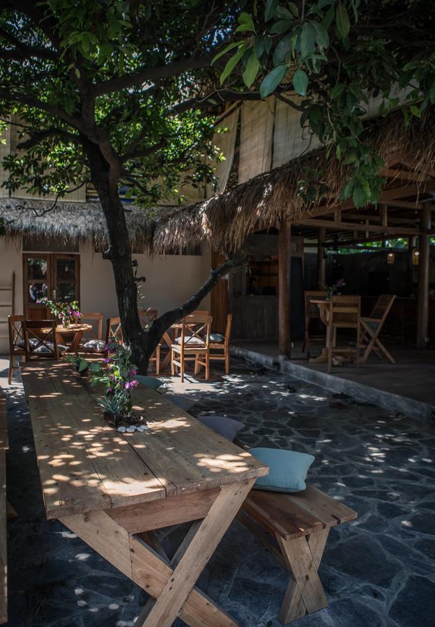 Flowers & Fire Yoga Garden Gili Air Luaran gambar