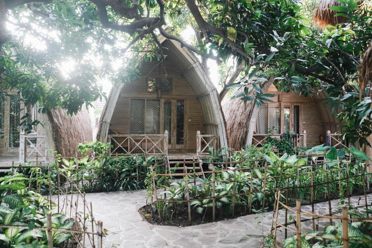 Flowers & Fire Yoga Garden Gili Air Luaran gambar